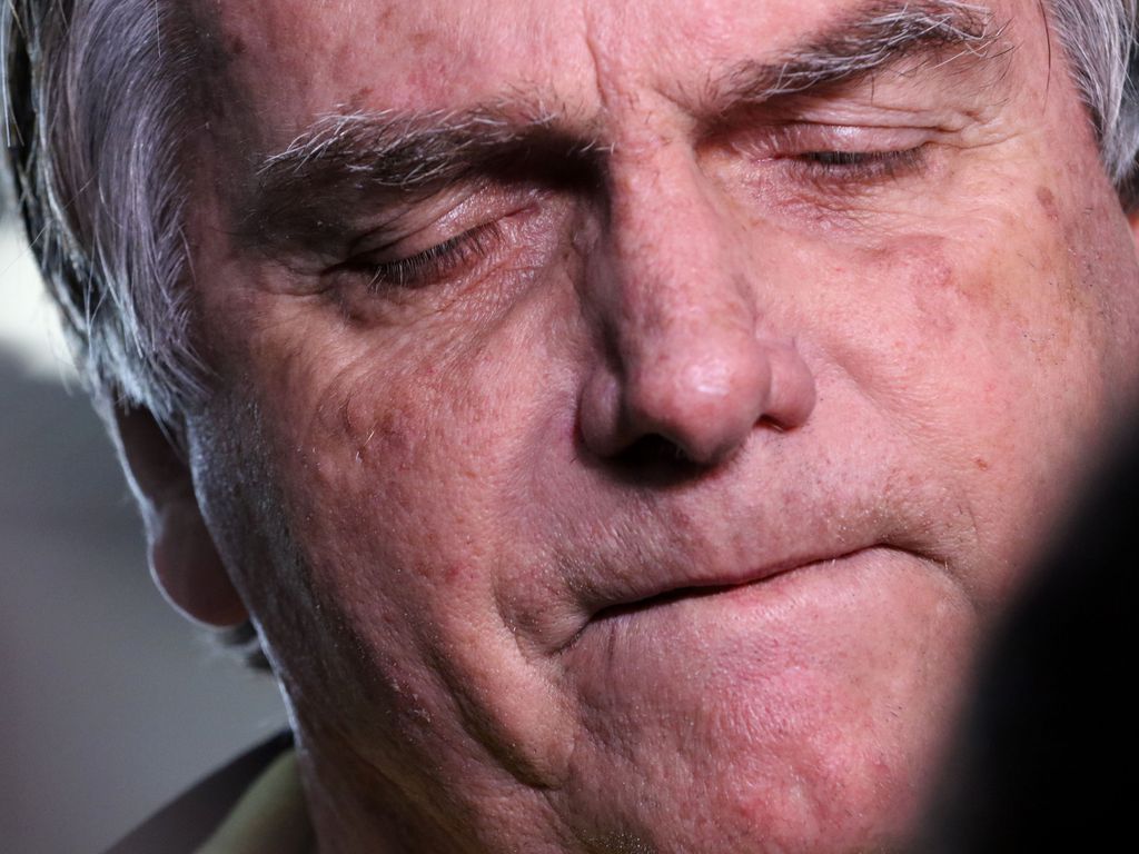 Maioria do TSE condena Bolsonaro à inelegibilidade por oito anos