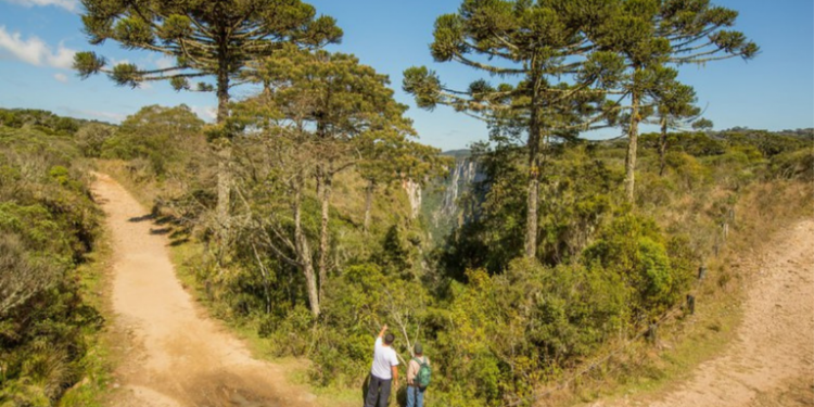 MTur e UNESCO lançam edital para apoiar o desenvolvimento de trilhas de longo curso no país
