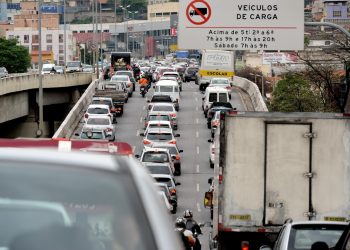 CRLV de veículos com placas de finais 7, 8, 9 e 0 será exigido em fiscalizações a partir de sexta