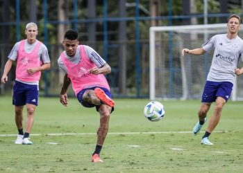 Cruzeiro vai em busca da primeira vitória como visitante no Brasileirão