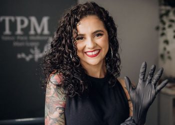Tatuadora valadarense recebe o Prêmio Empreendedoras Mineiras