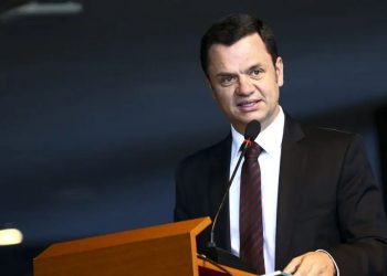 Moraes manda soltar Torres e determina uso de tornozeleira eletrônica