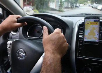 Motoristas de aplicativos, como Uber e 99, fazem greve em todo o país