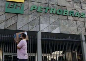 Petrobras reduz em R$ 0,44 valor do diesel e em R$ 0,40 o da gasolina