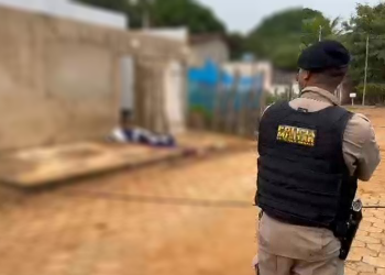 Homem é encontrado morto na rua com marca de tiros pelo corpo em Alpercata