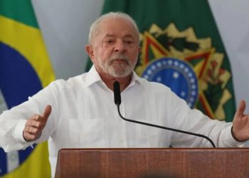Lula anuncia política de reajuste do salário mínimo e isenção de IR