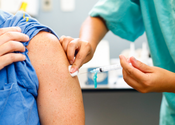 Minas aplicou mais de 2 milhões de doses da vacina bivalente contra covid-19