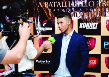 Jornalista valadarense faz sucesso com a saga Shákila