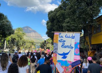 Marcha em prol da luta antimanicomial colore centro de Valadares