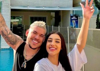 Bia Miranda se declara a Buarque no aniversário do DJ