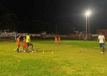 Prefeitura leva iluminação de LED a dois clubes