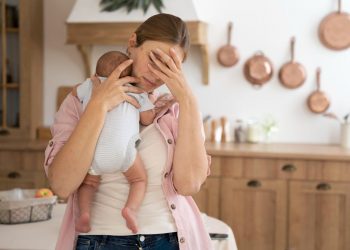Maio Furta-Cor alerta sobre saúde mental das mães e propõe construção de políticas públicas