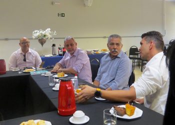 Deputado se reúne com representantes do Sistema S para discutir desenvolvimento em Valadares