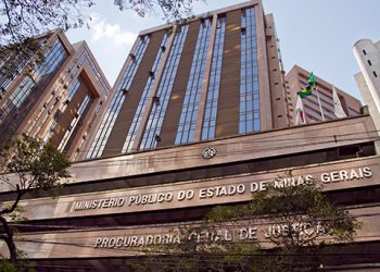 MPMG denuncia prefeito de Caratinga por coagir servidores a declararem apoio político em 2022