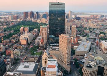 Imigrantes vítimas de tráfico de trabalho e sexual recebem ajuda com vistos em Massachusetts