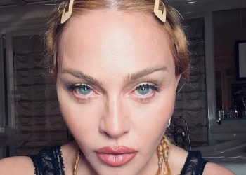 Madonna estaria de cama e vomitando sem parar desde que teve alta do hospital