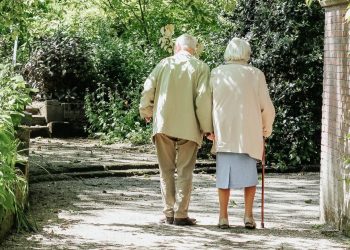 Abandono de idosos: número de denúncias cresce 855% em 2023