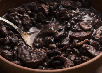 Participe da Venda de Feijoada em prol da Apae de Governador Valadares neste domingo