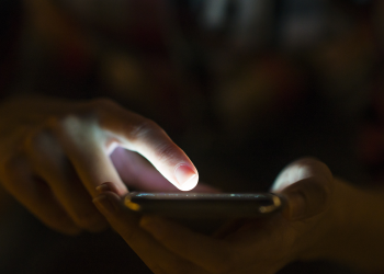 ‘Pobre, negro e gay’: professora é dispensada por justa causa após comentários ofensivos sobre colega em Valadares