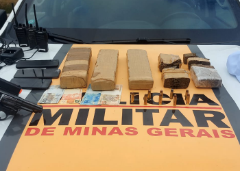 Dupla é presa com maconha embaixo do banco do carro em Valadares