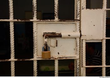 Homem preso ao ser confundido com homônimo será indenizado pelo estado de MG