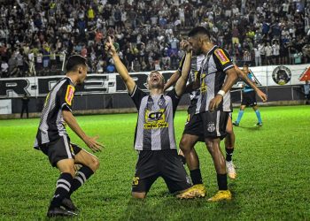 Democrata vence o Resende por 2 a 0 no Mamudão