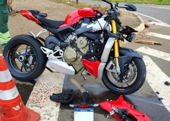 Motociclista fica ferido em acidente na BR-116 em Engenheiro Caldas