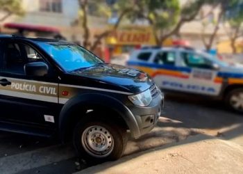 Homem ameaça a mulher com foice após fim de relacionamento