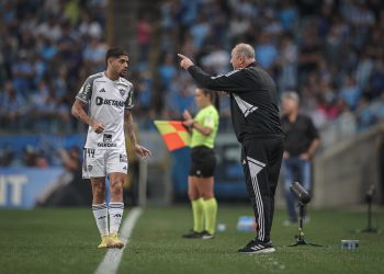 Felipão lamenta gol anulado em checagem duvidosa do VAR