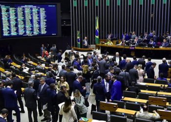 Senadores repercutem aprovação da reforma tributária na Câmara