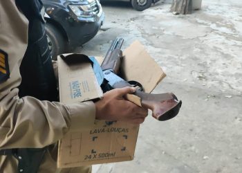 Homem é preso por tráfico de drogas e posse ilegal de arma no Ipê; PM apreendeu mais de 7 kg de crack