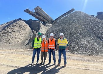 Governo de Minas acompanha primeira exportação de lítio do Vale do Jequitinhonha