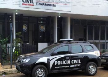 Mulher é presa após invadir casa do namorado à noite e tentar matá-lo a facadas