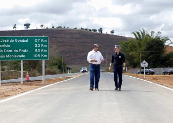 Governador inaugura obras de pavimentação em São José do Goiabal