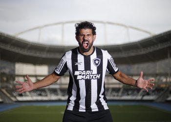 Diego Costa é apresentado oficialmente no Botafogo