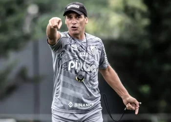 Fabián Bustos é o novo técnico do América