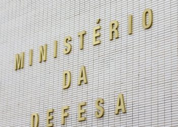 Hacker diz que orientou Ministério da Defesa em relatório sobre urnas