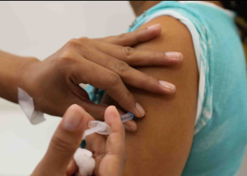 Vacina contra a dengue segue disponível para crianças e adolescentes de 10 a 14 anos em Valadares