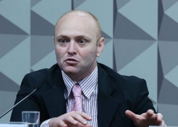 Hacker apresenta à PF áudio de conversa com assessora de Zambelli