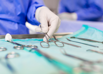 Corte manteve a decisão da  1ª Vara Cível de Ipatinga contra um hospital da cidade. Além de garantir a cirurgia, o hospital também será responsável pelas custas e honorários advocatícios equivalentes a 5% do valor da condenação e indenizar a paciente em R$ 10 mil por danos morais.