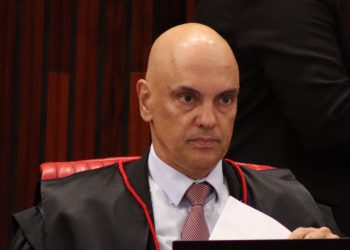 Moraes autoriza apreensão de eletrônicos e armas de deputada Zambelli