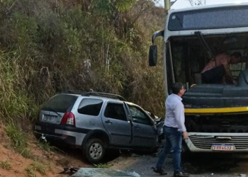 Motorista passa mal enquanto dirigia e bate de frente com ônibus
