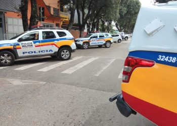 Homem tenta fugir, mas acaba preso por porte ilegal de arma de fogo