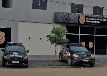 Polícia procura irmãos investigados por matar homem com sete facadas em bar