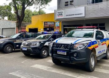 Mãe é presa após agredir filho de 13 anos com cabo de vassoura