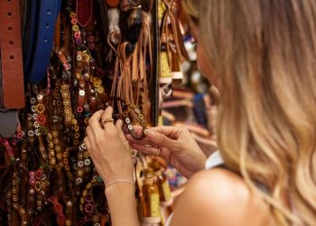 Praça dos Pioneiros recebe Feira de Economia Popular Solidária