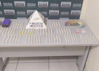Polícia prende quatro homens por tráfico de drogas