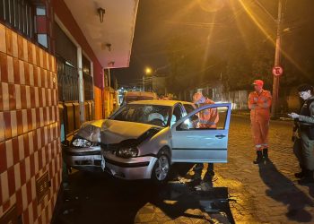 Motorista embriagado causa acidente e abandona a namorada ferida
