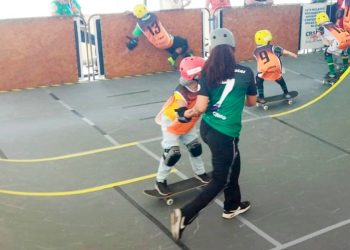 Academia do Skate realiza aula inaugural na Praça de Esportes