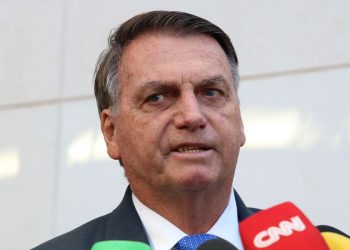 Bolsonaro recebe alta e deixa hospital em São Paulo